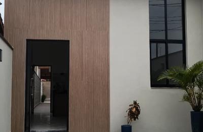 CAS261402 Casa Térrea com 02 Salas em Itanhaém – Quintal Amplo com Espaço para Piscina